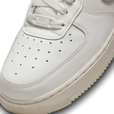 6. Nike Air Force 1 '07 W DQ7569-100