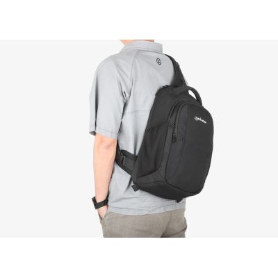 8. Manhattan Amsterdam Backpack Black Polyester