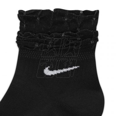 4. Nike Everyday DH5485-010 socks