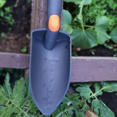 4. UNIVERSAL GARDEN SHOVEL