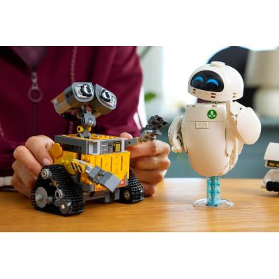 23. LEGO Disney Pixar 43279 WALL-E and EVE