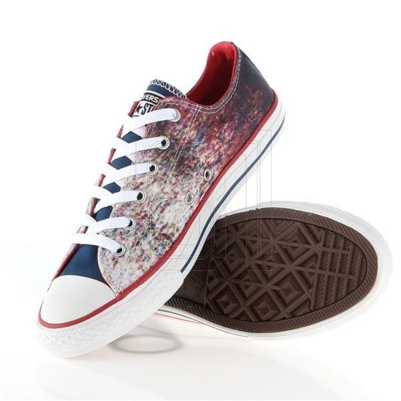 6. Converse Chuck Taylor All Star Jr 647644C