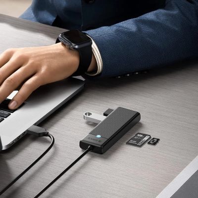 7. Orico PAPW3AT-U3 USB Hub 4-port 3x USB-A 3.0 with microSD/SD card reader 1 m - black
