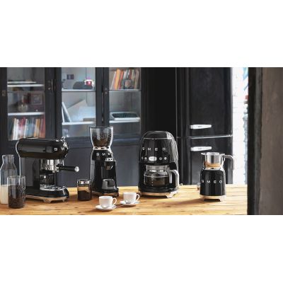 9. SMEG DCF02BLEU drip coffee maker