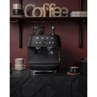 25. Smeg EGF03BLMEU coffee machine Manual espresso machine 2.4 l