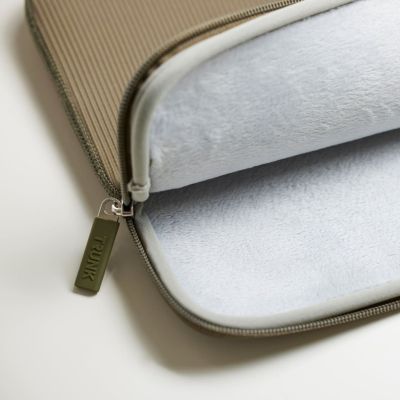 6. Trunk Neoprene Sleeve 33 cm (13") Pocket Case Green