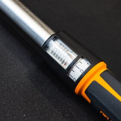 6. Torque wrench (PL: ) 1/2", torque range: 40-200 Nm, length: 47 cm