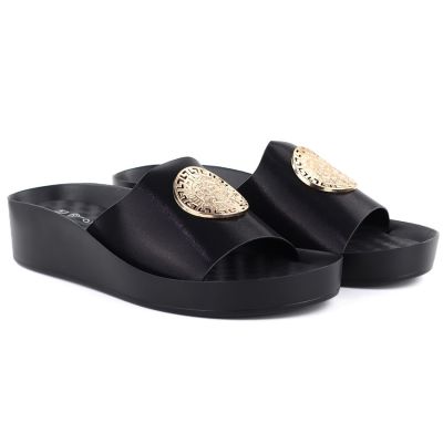 3. Women's black platform flip-flops Potocki 43326