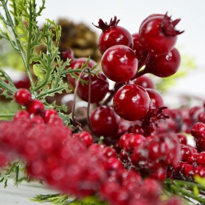 3. DECORATIVE DOOR WREATH 60 CM RED