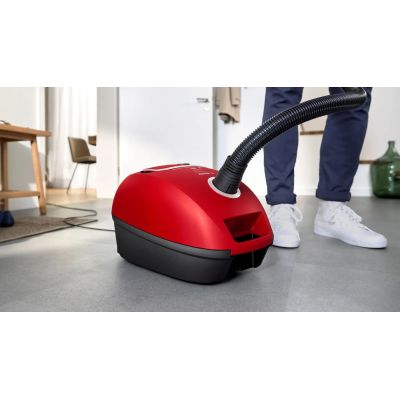 3. Bosch Serie 4 BGB41PET1 bagged vacuum cleaner red