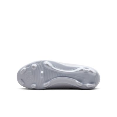 3. Nike Junior Vapor 17 Club FG/MG T Football Boots IO8243-900