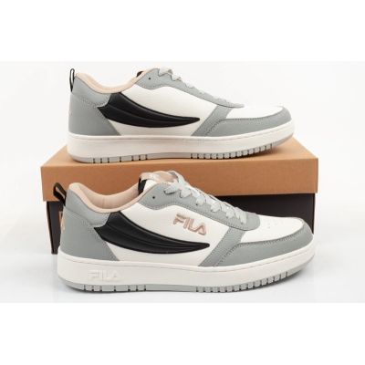 8. Fila men's sports shoes Rega sneakers fashionable white comfortable