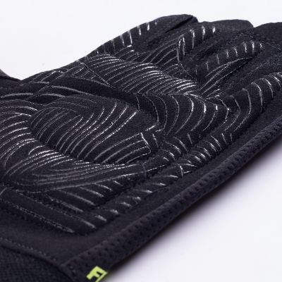 9. IQ Ilario M 92800595426 training gloves