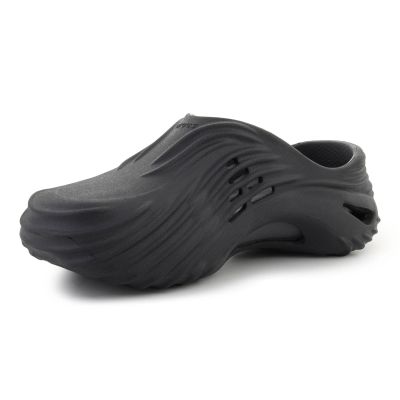 3. CROCS ECHO WAVE CLOG BLACK/BLACK 210521-060