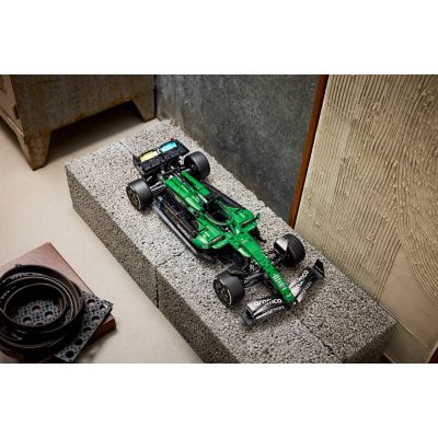 21. LEGO Technic 42240 - Aston Martin Aramco AMR25 F1 car