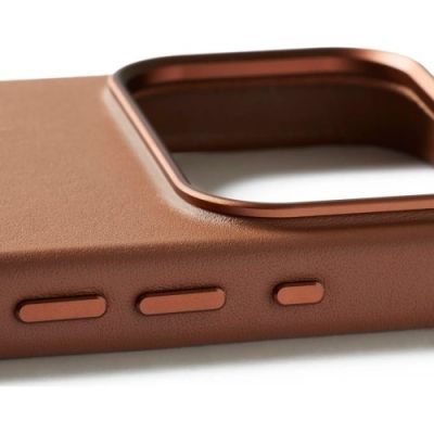 14. Mujjo Tan Leather Case for iPhone 17 Pro