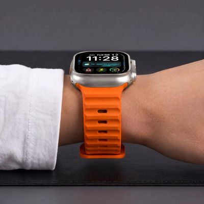 6. Tech-Protect Silicone Line Strap for Apple Watch 44 / 45 / 46 / 49 mm - Orange