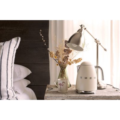 2. Smeg KLF03CREU Electric Kettle 1.7 L 2400 W Cream