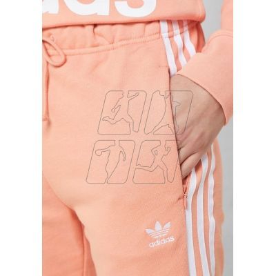 2. adidas originals Regular Dv2600 sweatpants