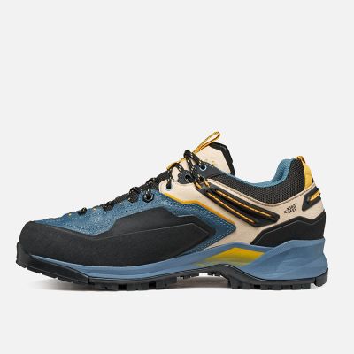 3. Garmont Akron GTX Adult Blue
