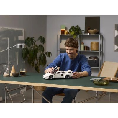 9. LEGO Icons 10337 Lamborghini Countach 5000 Quattrovalvole