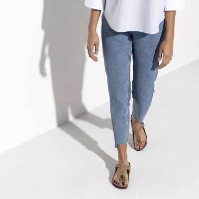 2. Birkenstock Gizeh Oiled Leather Tobacco Brown Regular Wide Women's Flip-Flops (0943811)