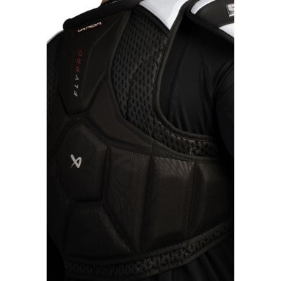 4. Bauer Vapor Flypro Jr 1064790 Hockey Shoulder Pads