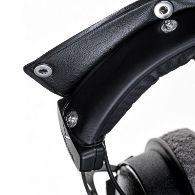 30. Beyerdynamic DT 770 PRO 250 OHM - Closed Studio Headphones
