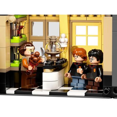 21. LEGO Harry Potter 75978 Diagon Alley