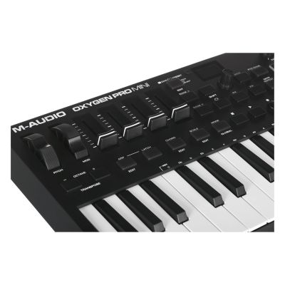 4. M-AUDIO Oxygen PRO MINI - Control Keyboard