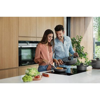 4. BergHOFF 3950593 Soup Pot 4.4 l Black Aluminum, Glass, Silicone