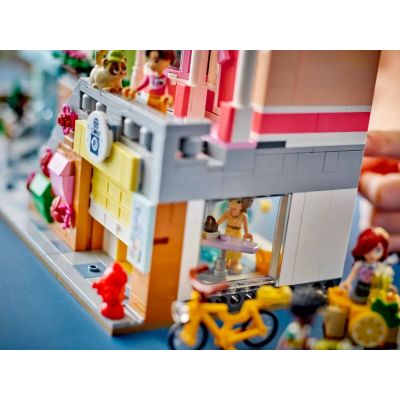22. LEGO FRIENDS 42670 Heartlake City Apartments and Shops