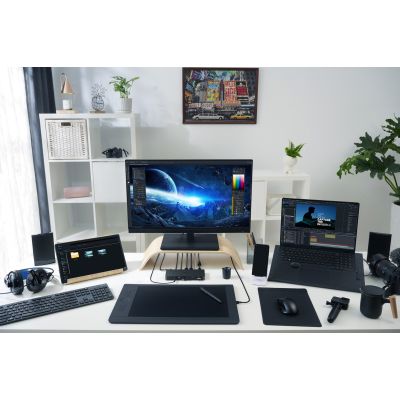 7. ASUS DC500 Triple 4K Thunderbolt 4 Dock
