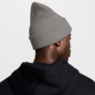 6. Nike Peak Cap HF0326-036
