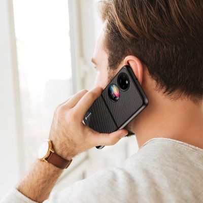 7. Dux Ducis Fino case is made of nylon material Huawei P50 Pocket black