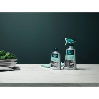 3. ELECTROLUX M3OCS301 Oven Cleaner