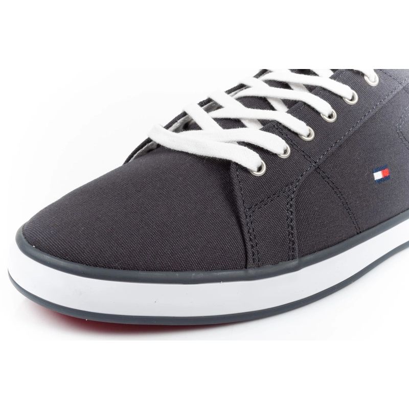 21. Tommy Hilfiger sneakers M FM0FM00596403