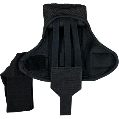 8. MASTERS BBŻ-GRIP gel boxing bandages black