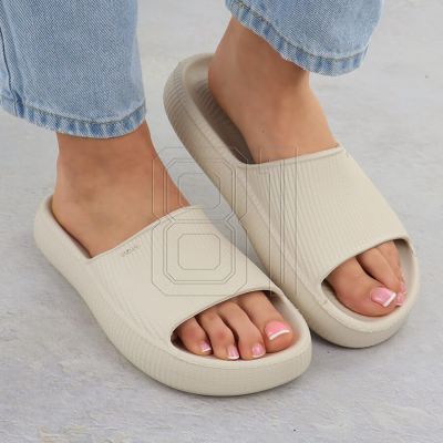 9. Zaxy RR285048 W INT2134A flip flops