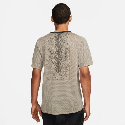 8. Nike Dri-FIT ADV Run Division Techknit M DQ4778-010 T-shirt