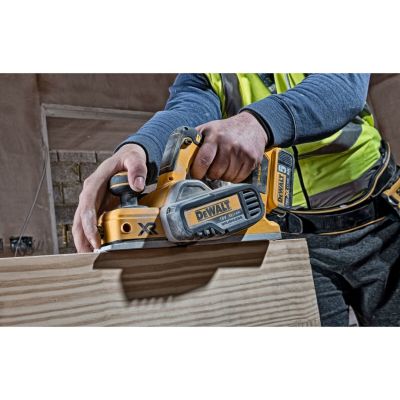 4. DeWalt DCP580N-XJ Cordless Planer