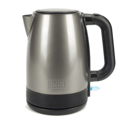 6. Black+Decker BXKE2201E Electric Kettle (2200 W; 1.7 l)