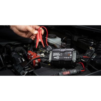 5. Noco GENIUS5EU 5A Battery Charger Rectifier
