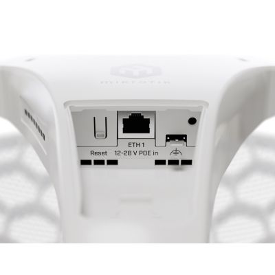 3. MIKROTIK RouterBOARD LHG-5axD-XL + L3 router (800MHz; 256MB RAM, 1xGLAN, 1x 5GHz 802.11ax; 27dBi antenna) outdoor