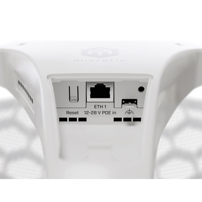 3. MIKROTIK RouterBOARD LHG-5axD-XL + L3 router (800MHz; 256MB RAM, 1xGLAN, 1x 5GHz 802.11ax; 27dBi antenna) outdoor