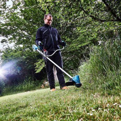 13. MAKITA DUR190UZX3 18v cordless string trimmer
