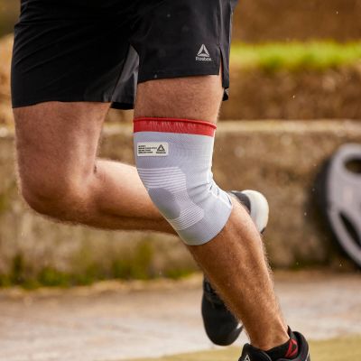 10. Reebok SpeedWick XL Knee Support RRSU-14326