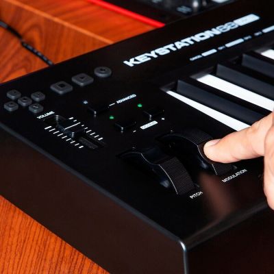 8. M-AUDIO Keystation 88 III - Keyboard Controller