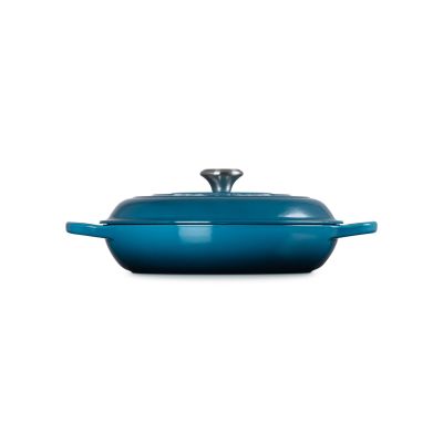 3. Le Creuset 21180306422430 cast iron pot, 30 cm green