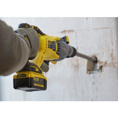 7. STANLEY SDS+ HAMMER DRILL 18V V20 2x4Ah CASE